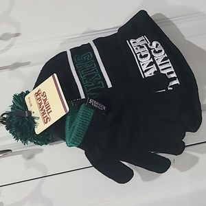 Sranger things toque and gloves for kids